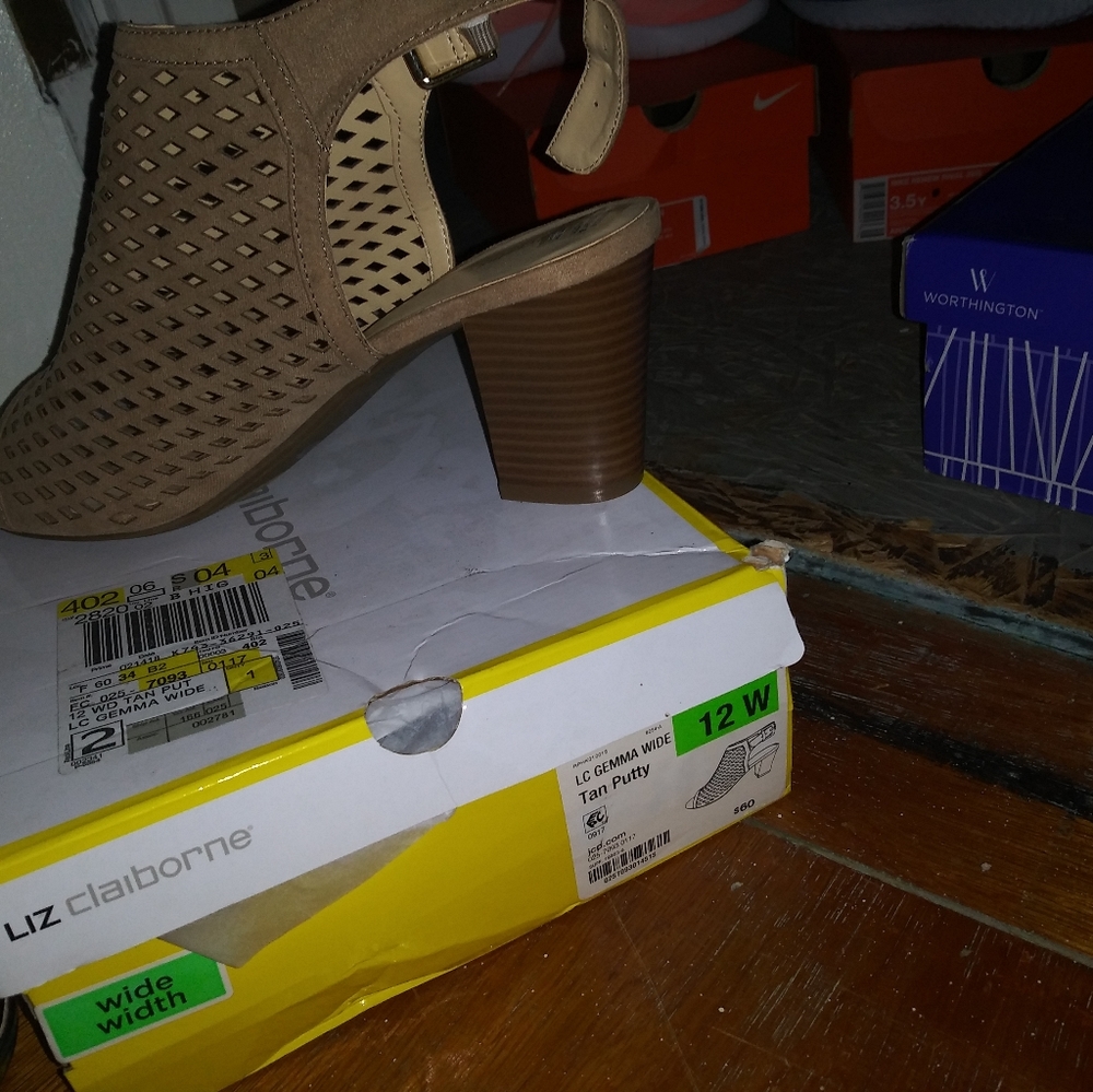 Shoes - Picture 7 of 8